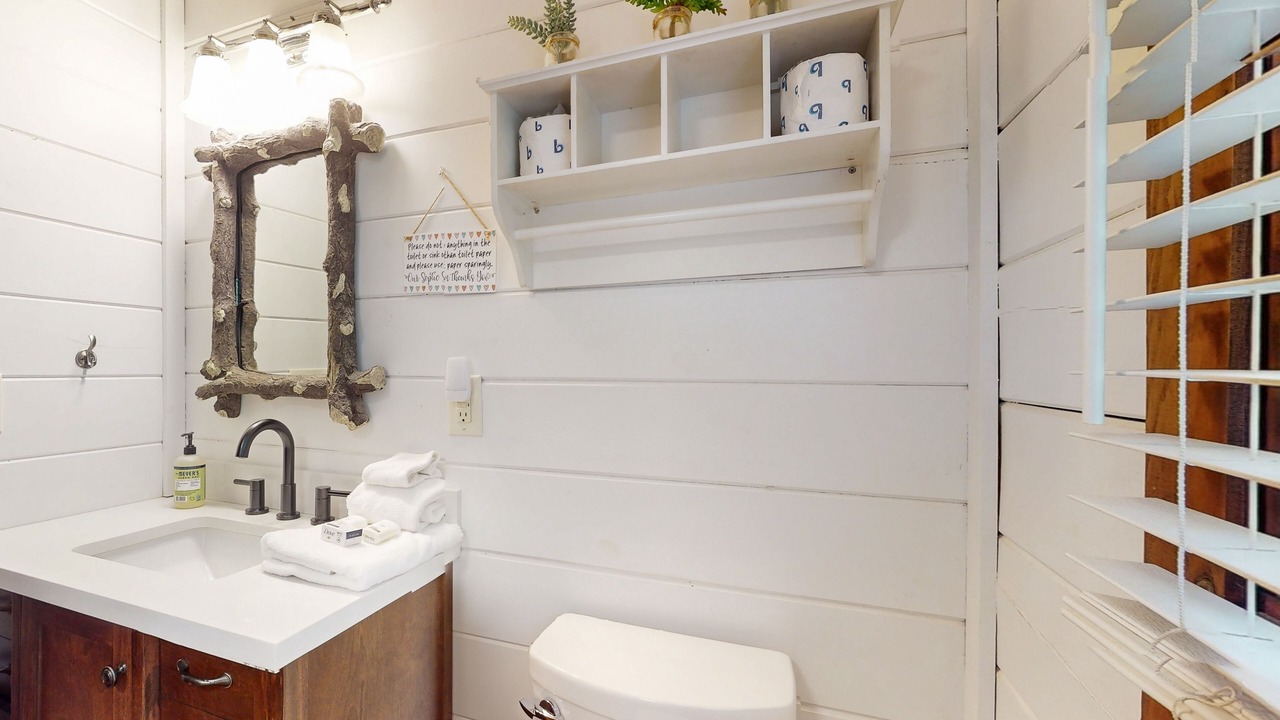 Photo of Bathroom in Royal Pines