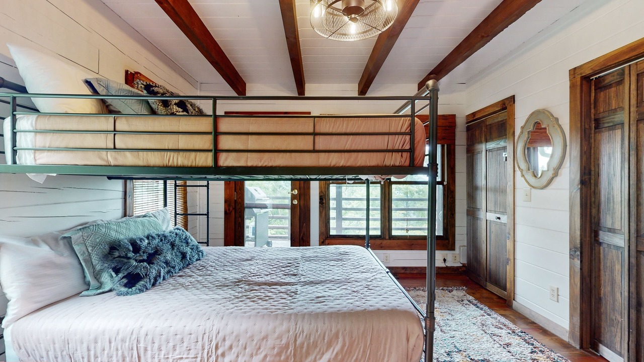 Photo of Bedroom in Royal Pines