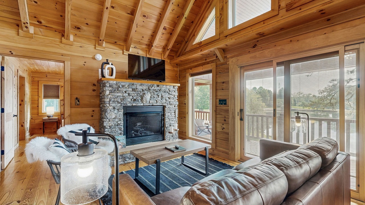 Photo of Livingroom in Mills River
