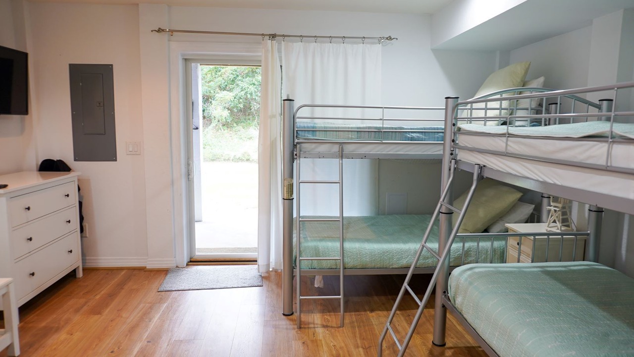 Photo of Bedroom in Bermuda Bay