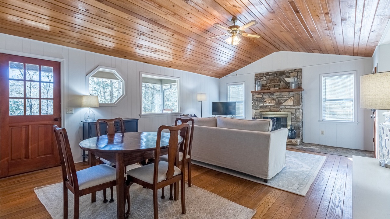 Photo of Livingroom in Cashiers