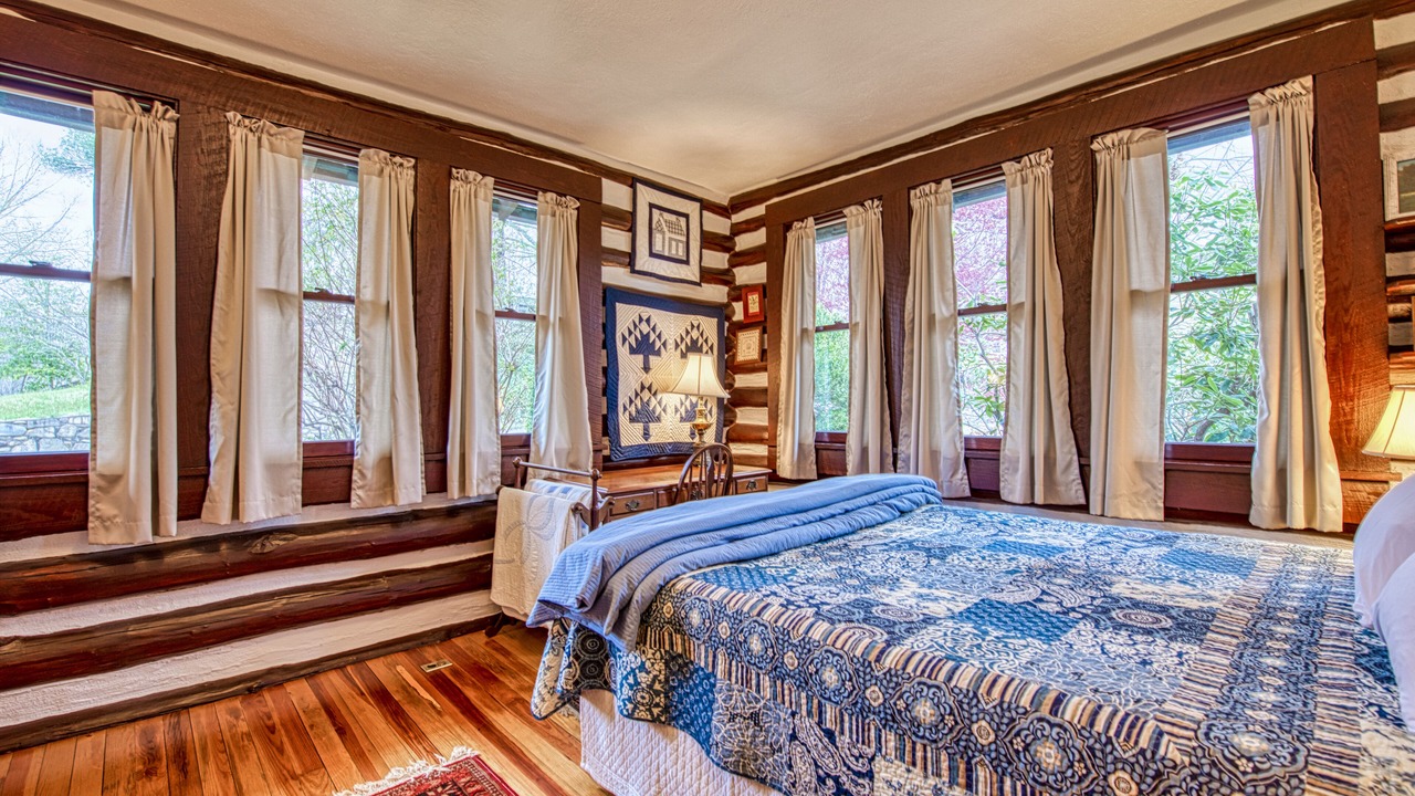 Photo of Bedroom in Lake Junaluska