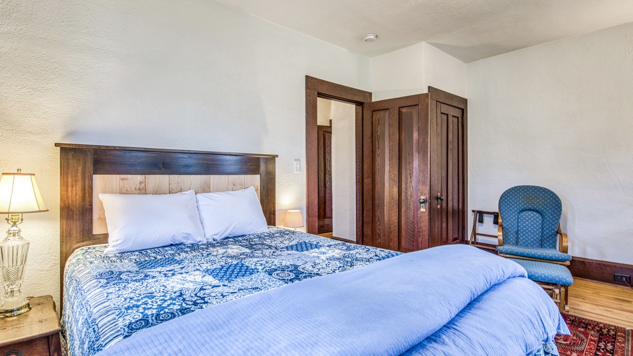Photo of Bedroom in Lake Junaluska