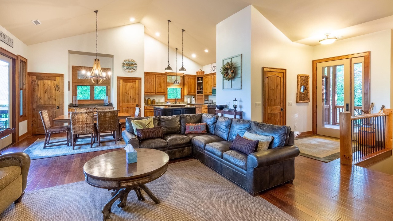 Photo of Livingroom in Cullowhee