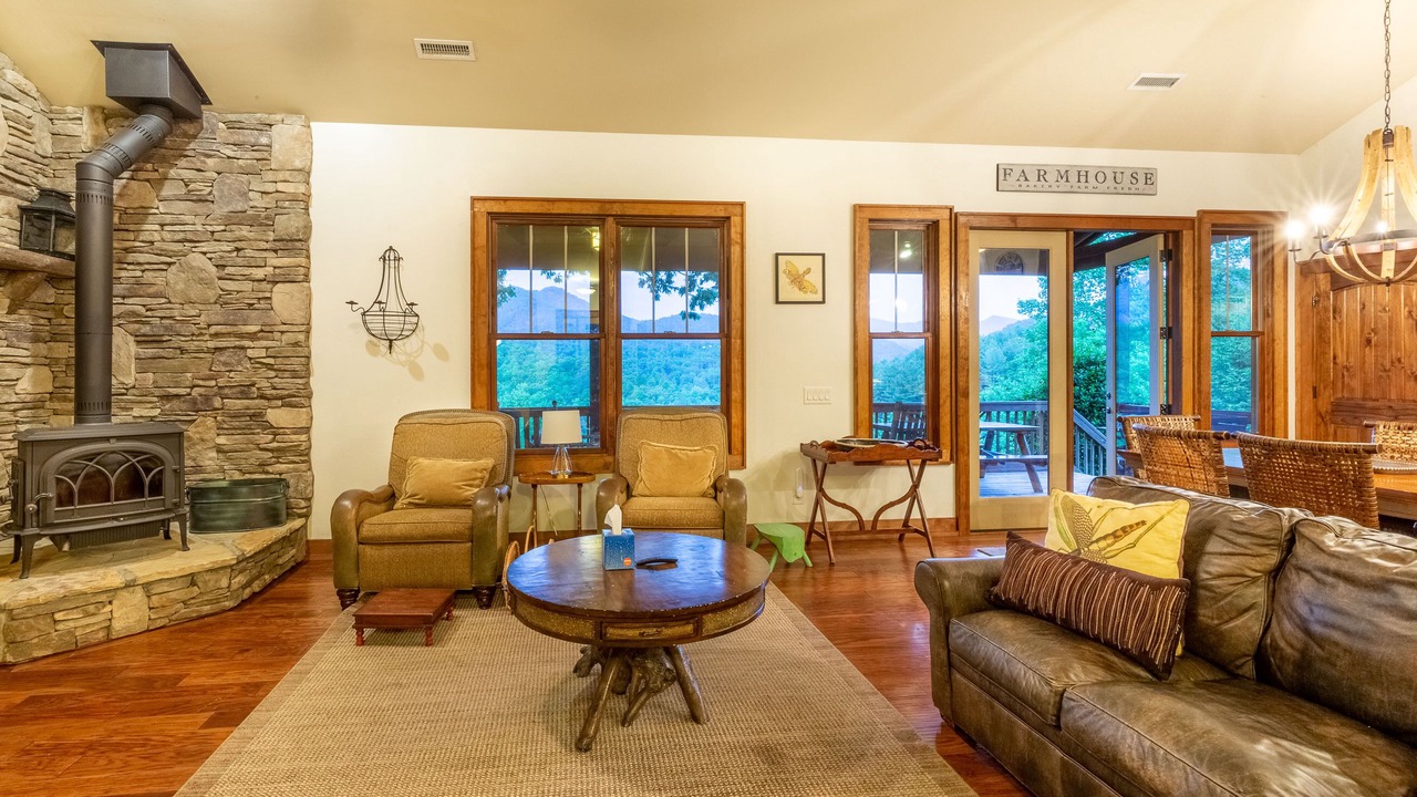 Photo of Livingroom in Cullowhee