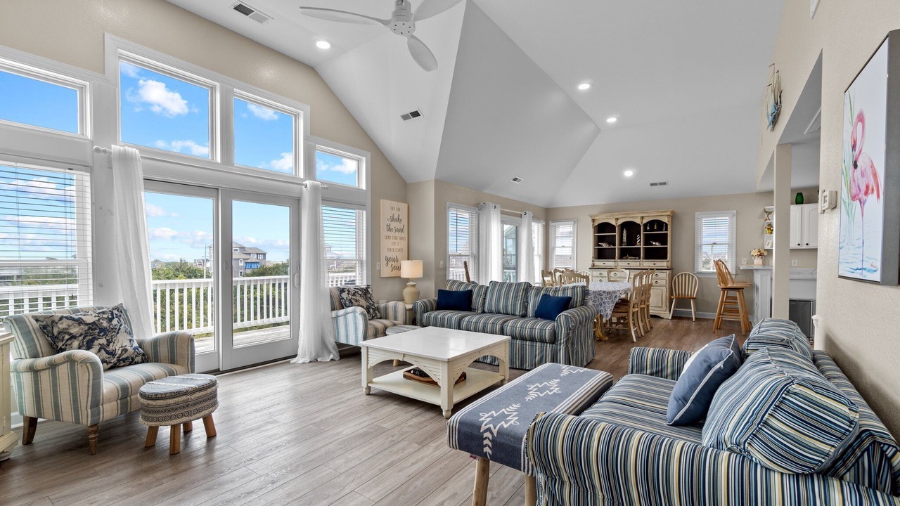 Photo of Livingroom in Wind Over Waves