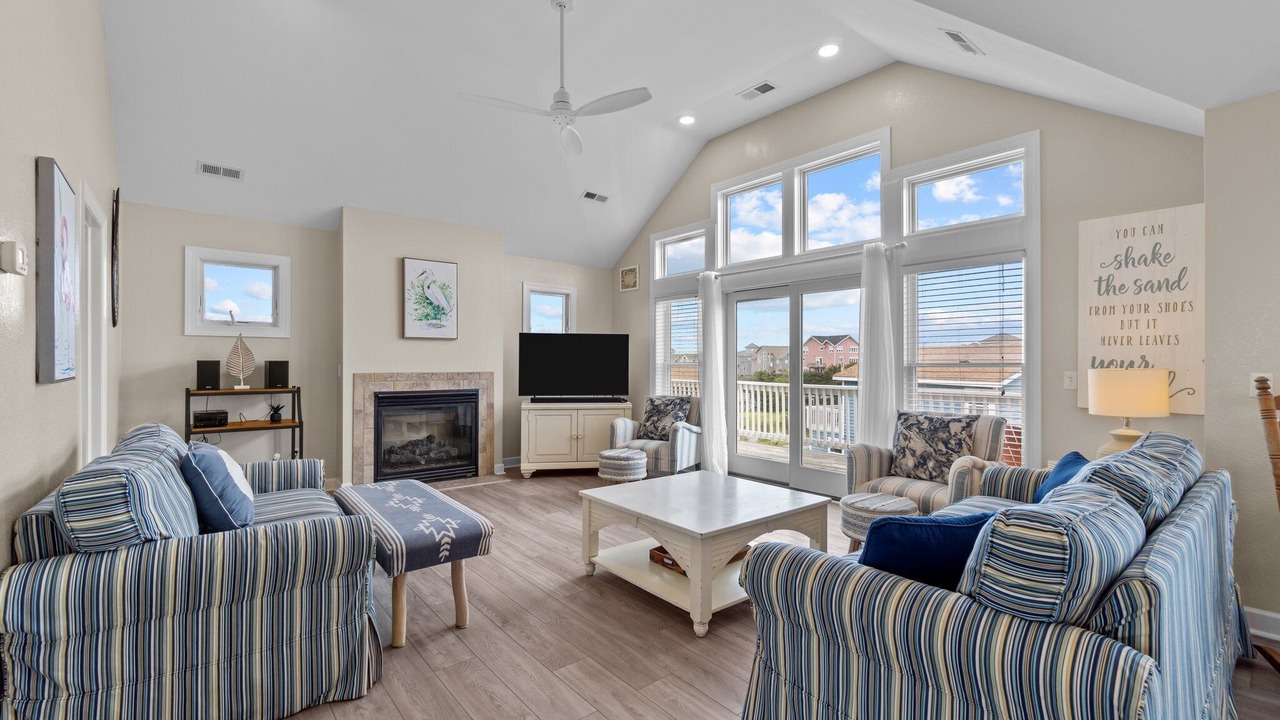 Photo of Livingroom in Wind Over Waves