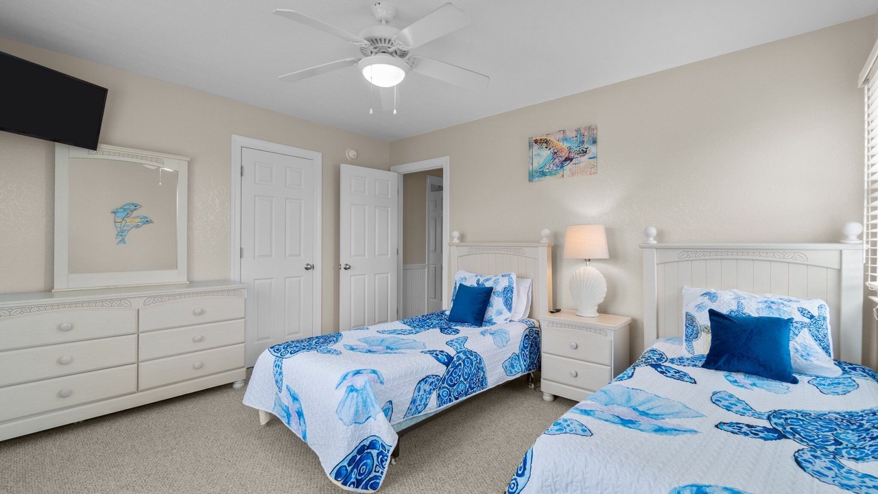 Photo of Bedroom in Wind Over Waves