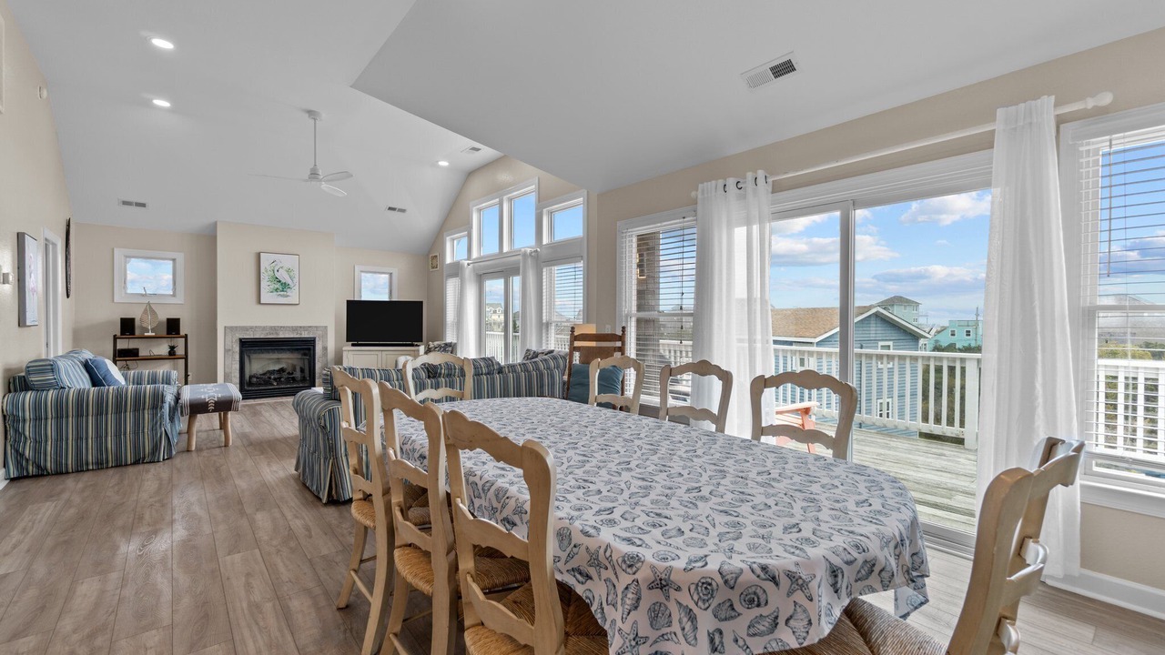 Photo of Livingroom in Wind Over Waves