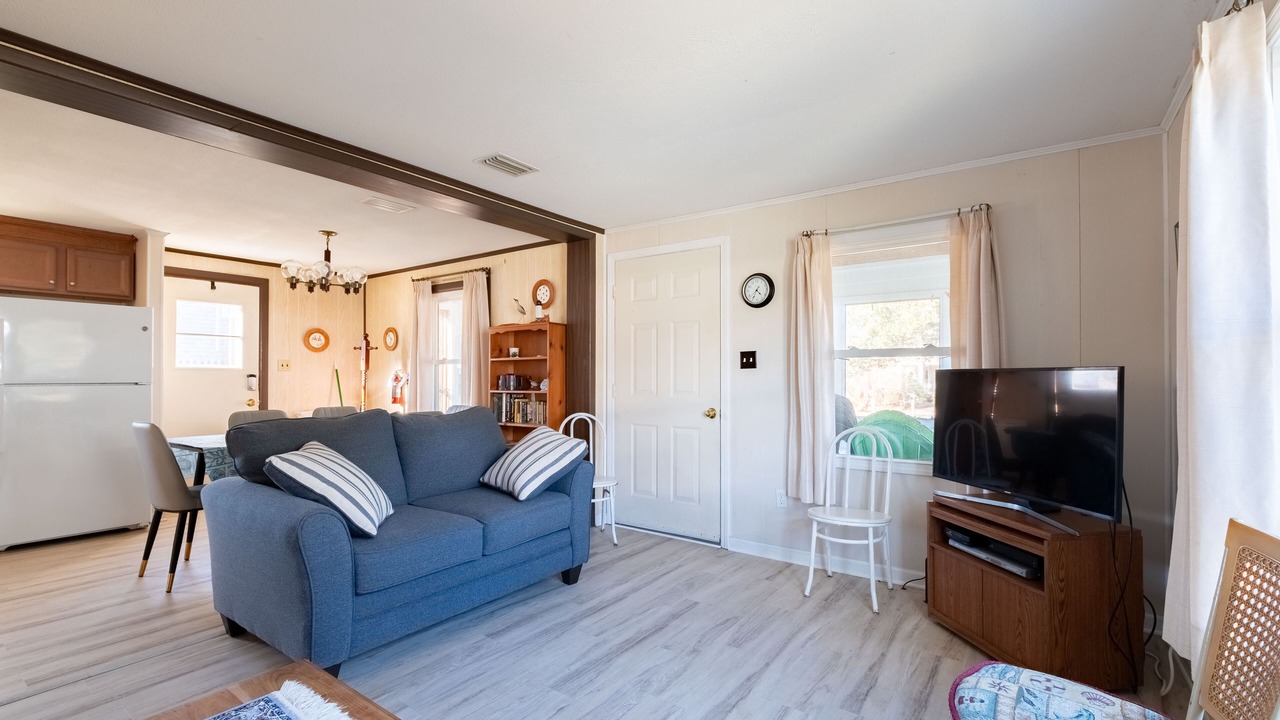 Photo of Livingroom in Brigands' Bay