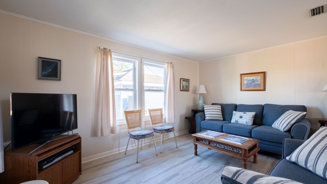 Photo of Livingroom in Brigands' Bay