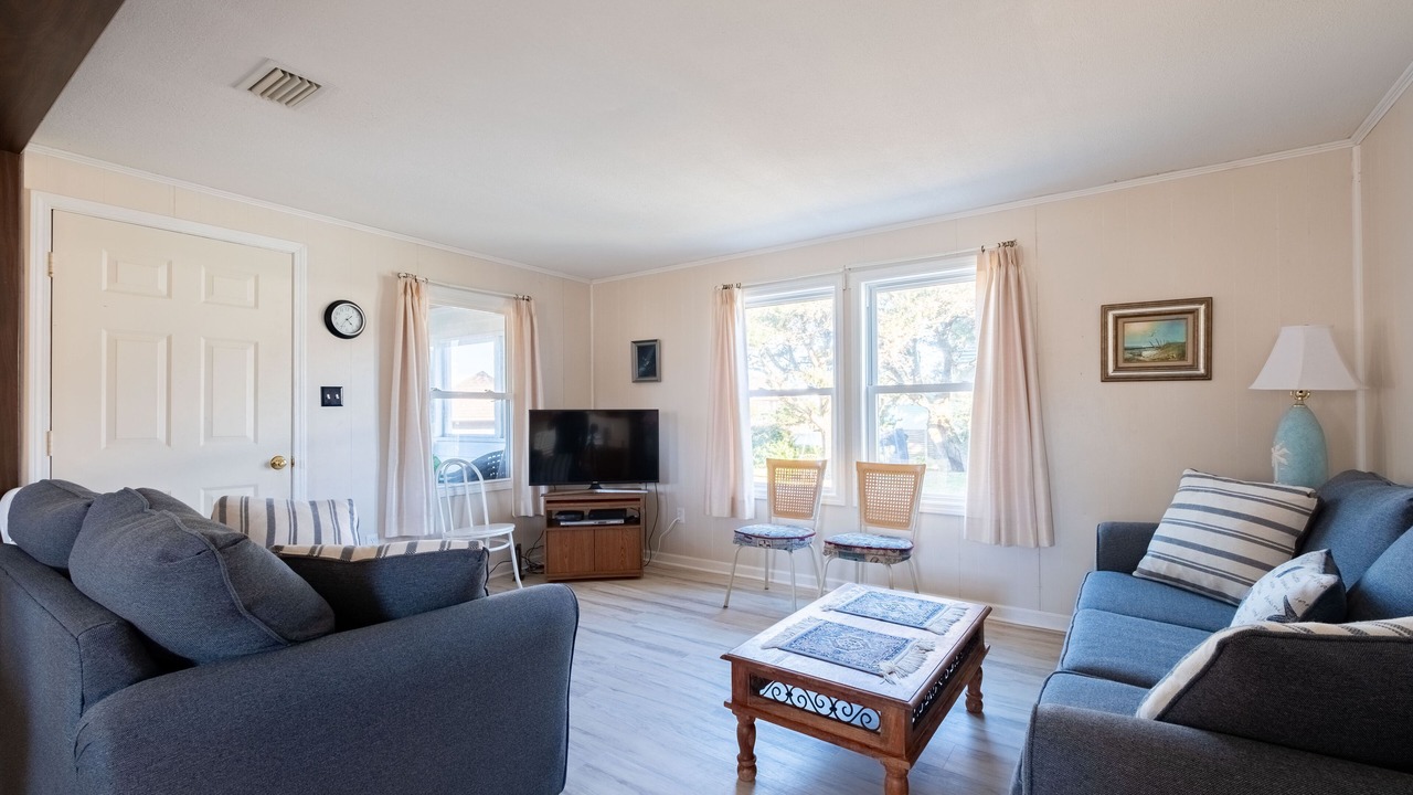 Photo of Livingroom in Brigands' Bay