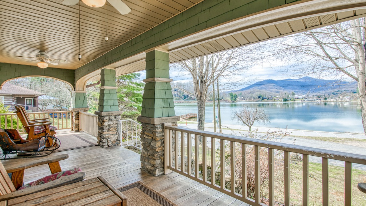 Photo of Patio Balcony in Lake Junaluska
