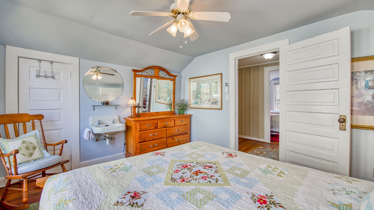 Photo of Bedroom in Lake Junaluska