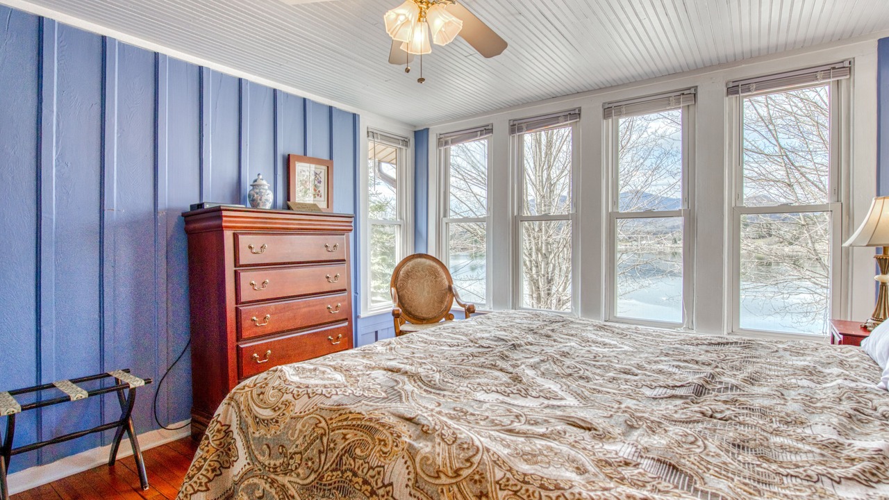Photo of Bedroom in Lake Junaluska
