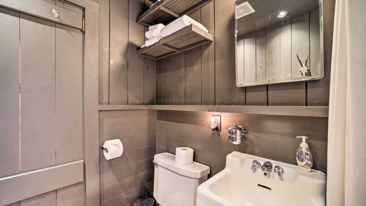 Photo of Bathroom in Mirror Lake