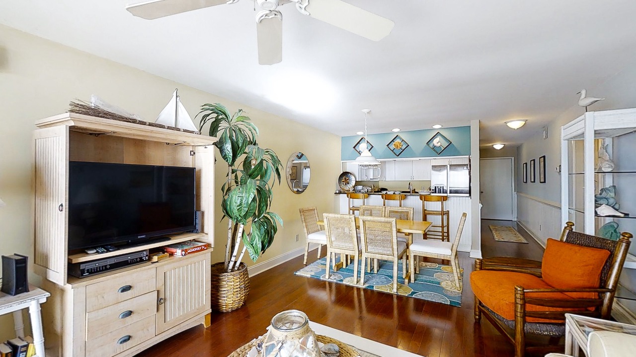 Photo of Livingroom in Pine Knoll Shores