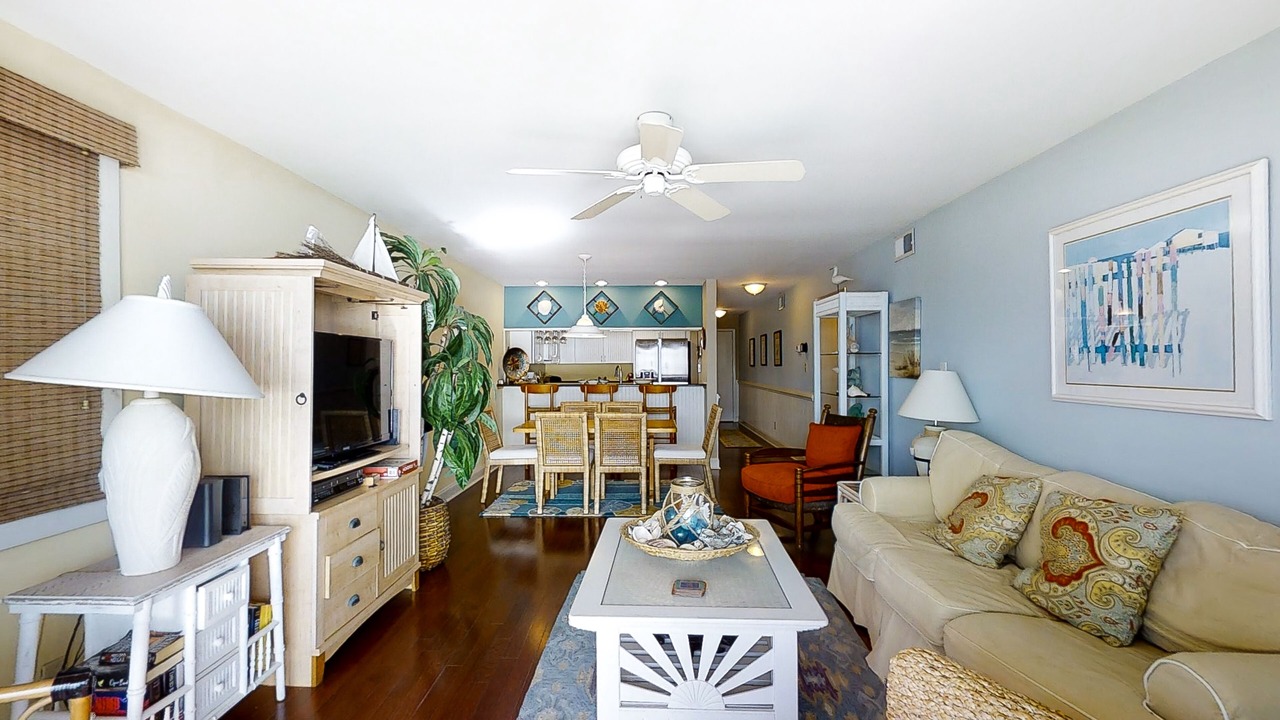 Photo of Livingroom in Pine Knoll Shores