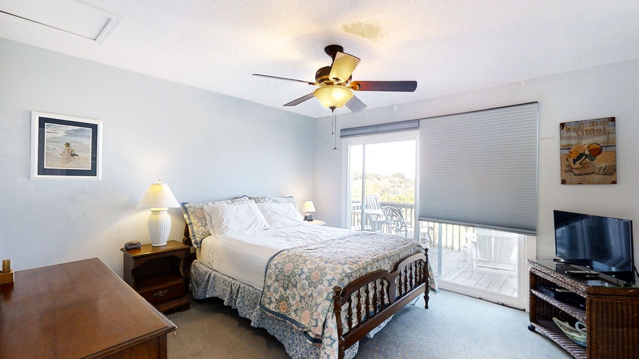 Photo of Bedroom in Pine Knoll Shores