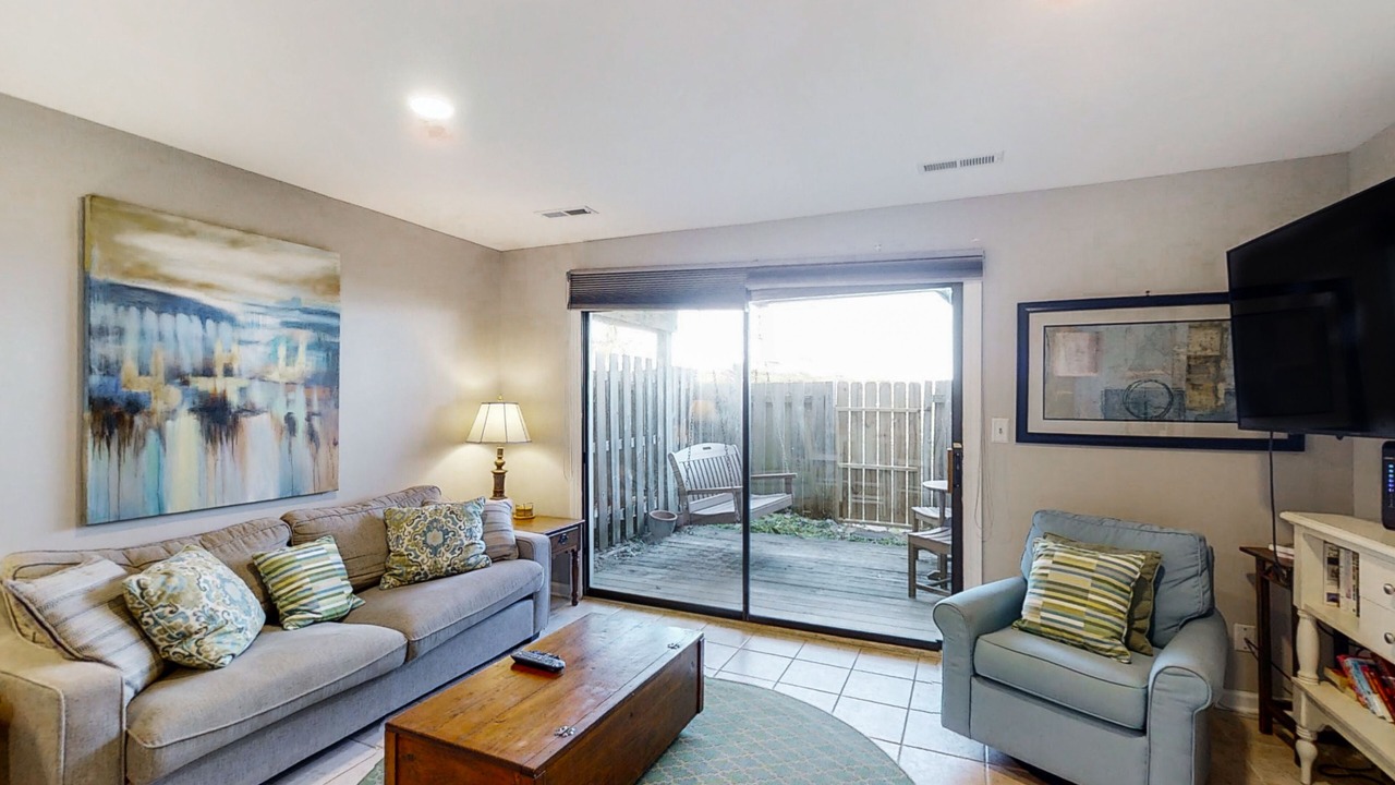 Photo of Livingroom in Pine Knoll Shores
