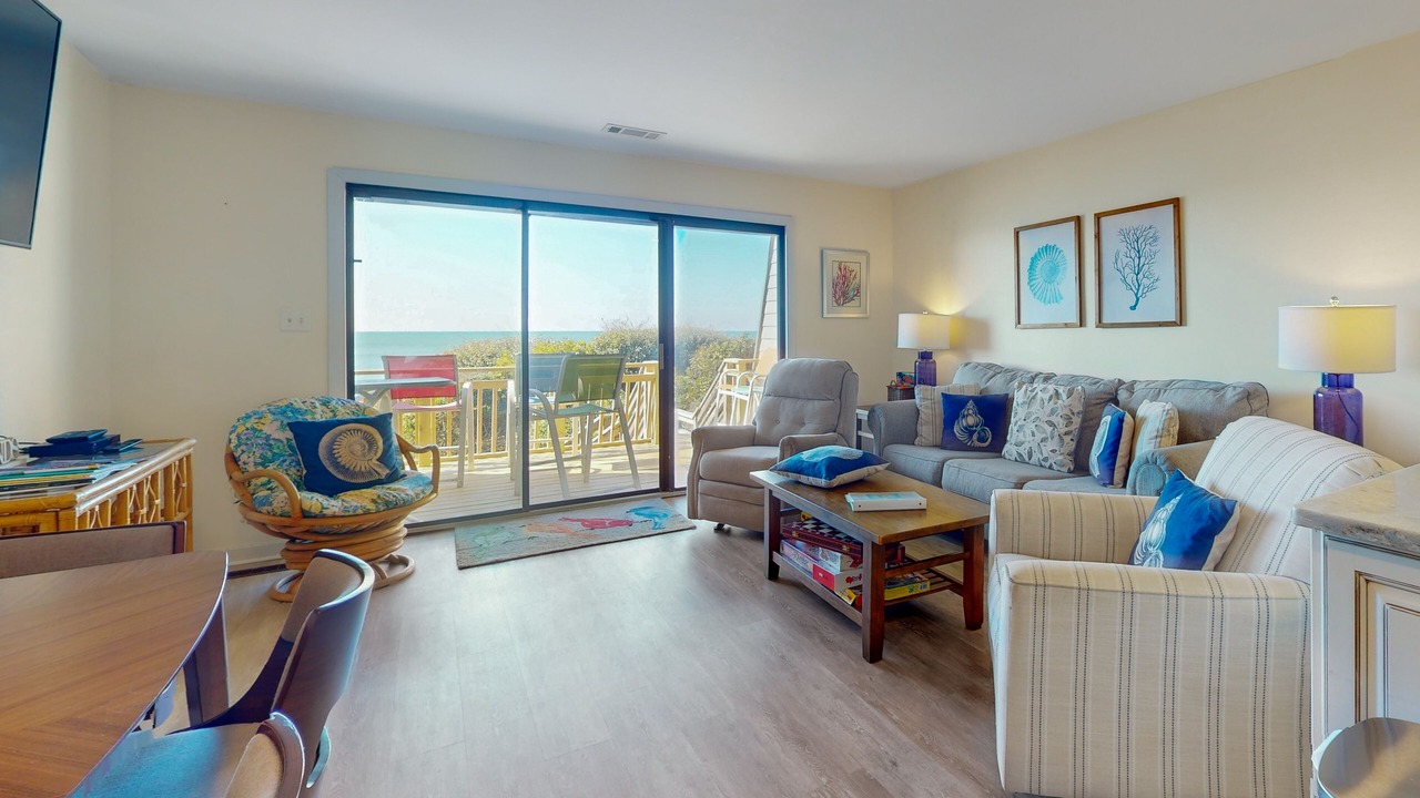 Photo of Livingroom in Pine Knoll Shores