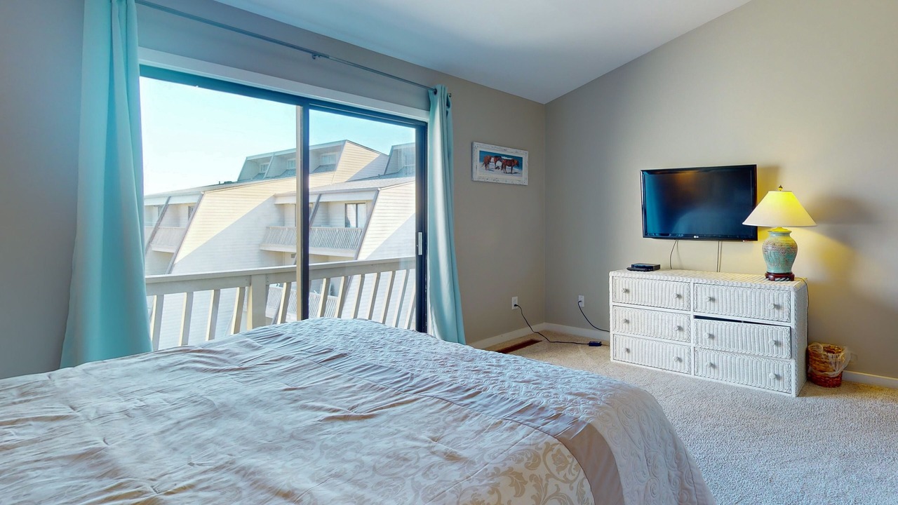 Photo of Bedroom in Pine Knoll Shores