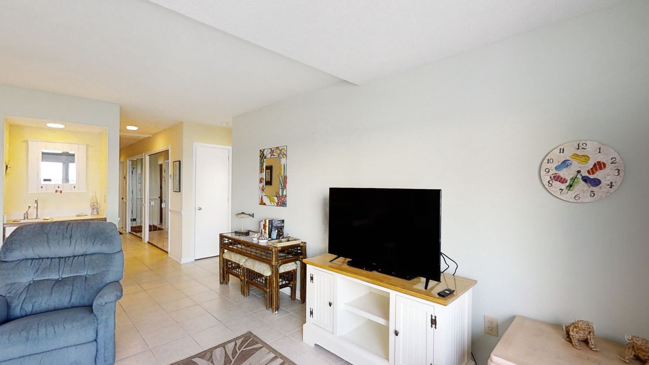 Photo of Livingroom in Pine Knoll Shores