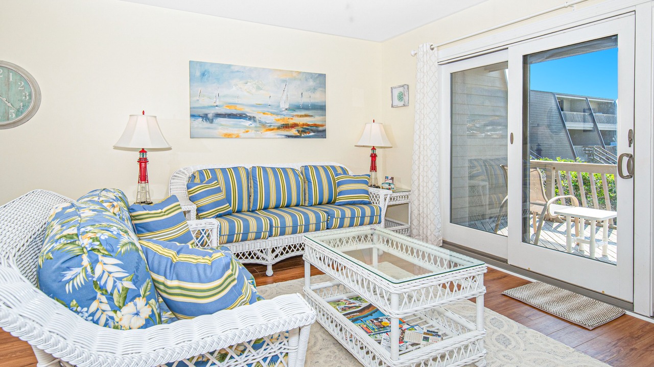 Photo of Livingroom in Pine Knoll Shores