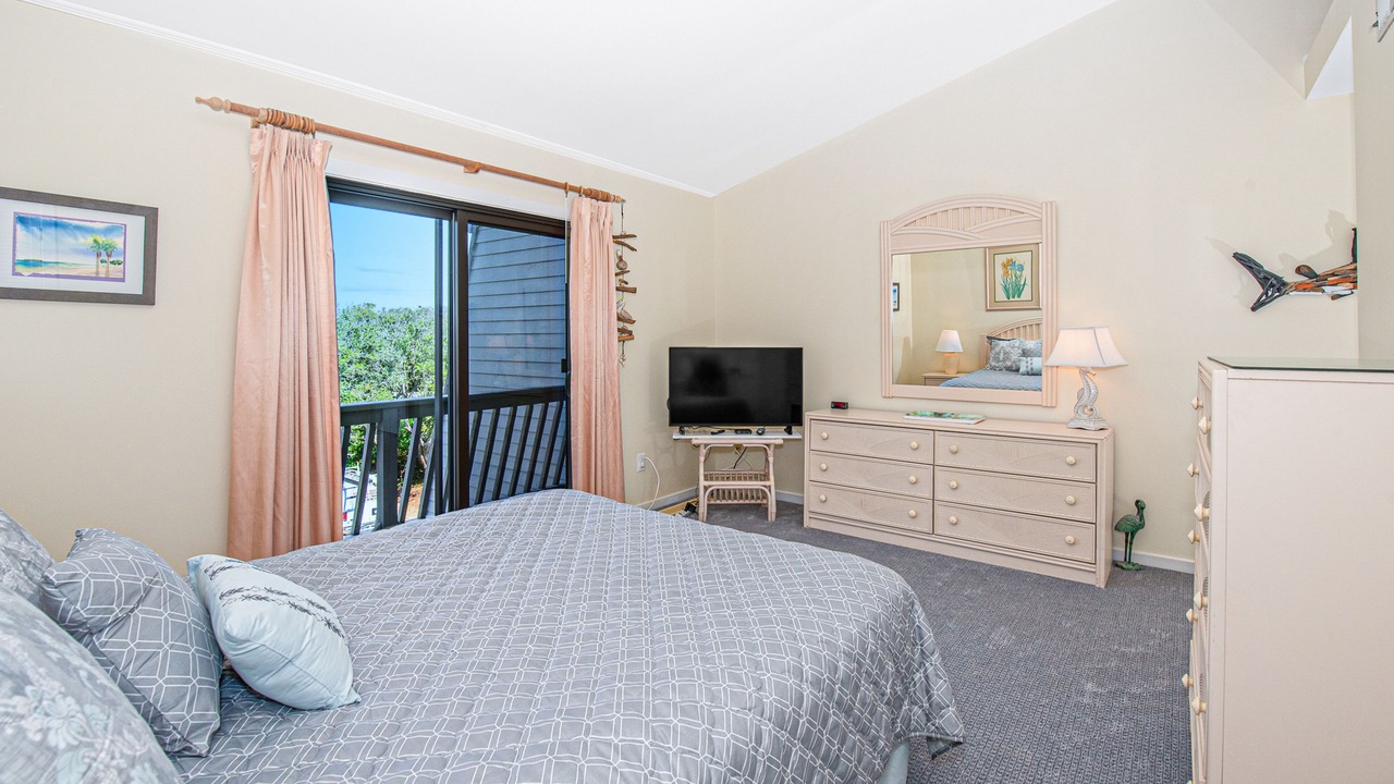 Photo of Bedroom in Pine Knoll Shores