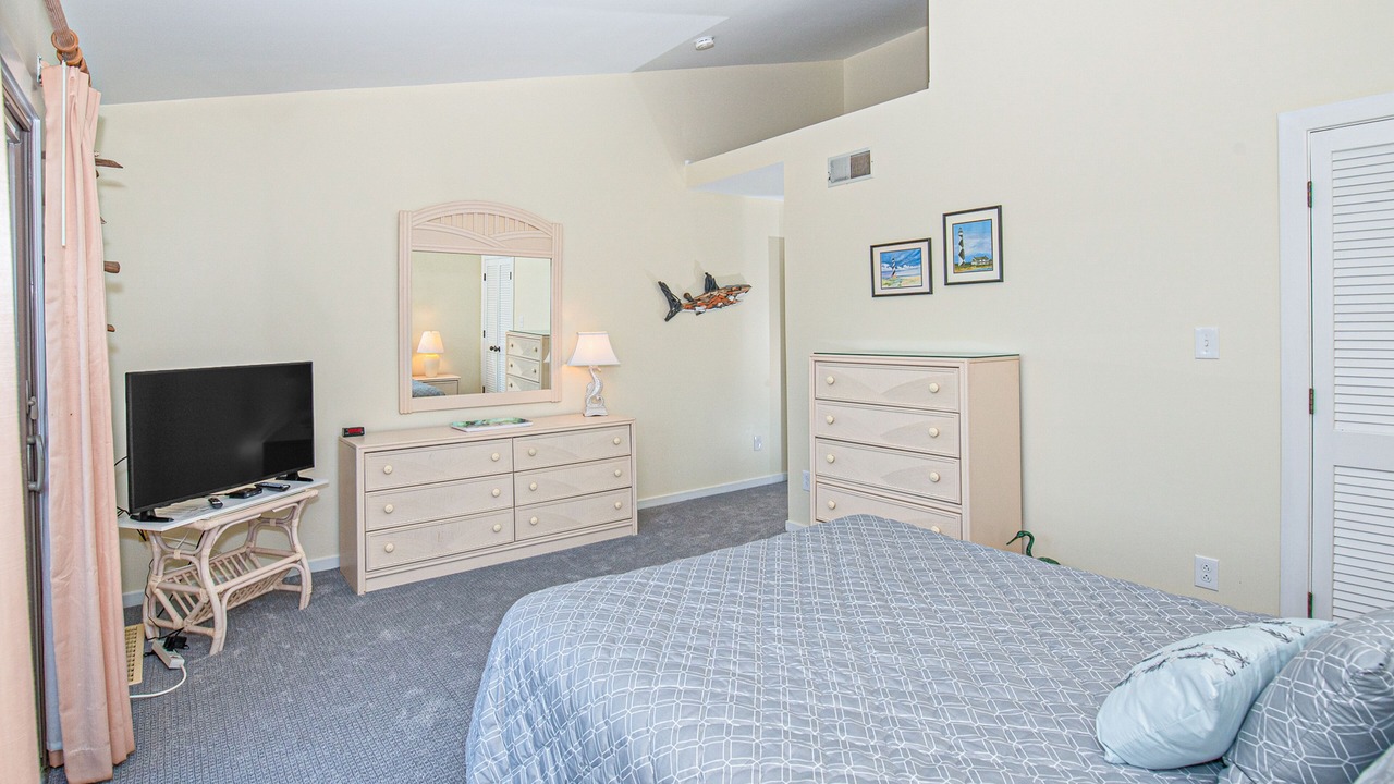 Photo of Bedroom in Pine Knoll Shores