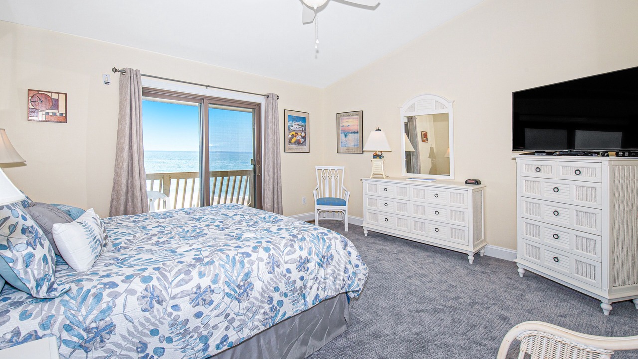 Photo of Bedroom in Pine Knoll Shores