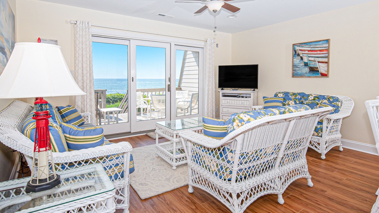Photo of Livingroom in Pine Knoll Shores