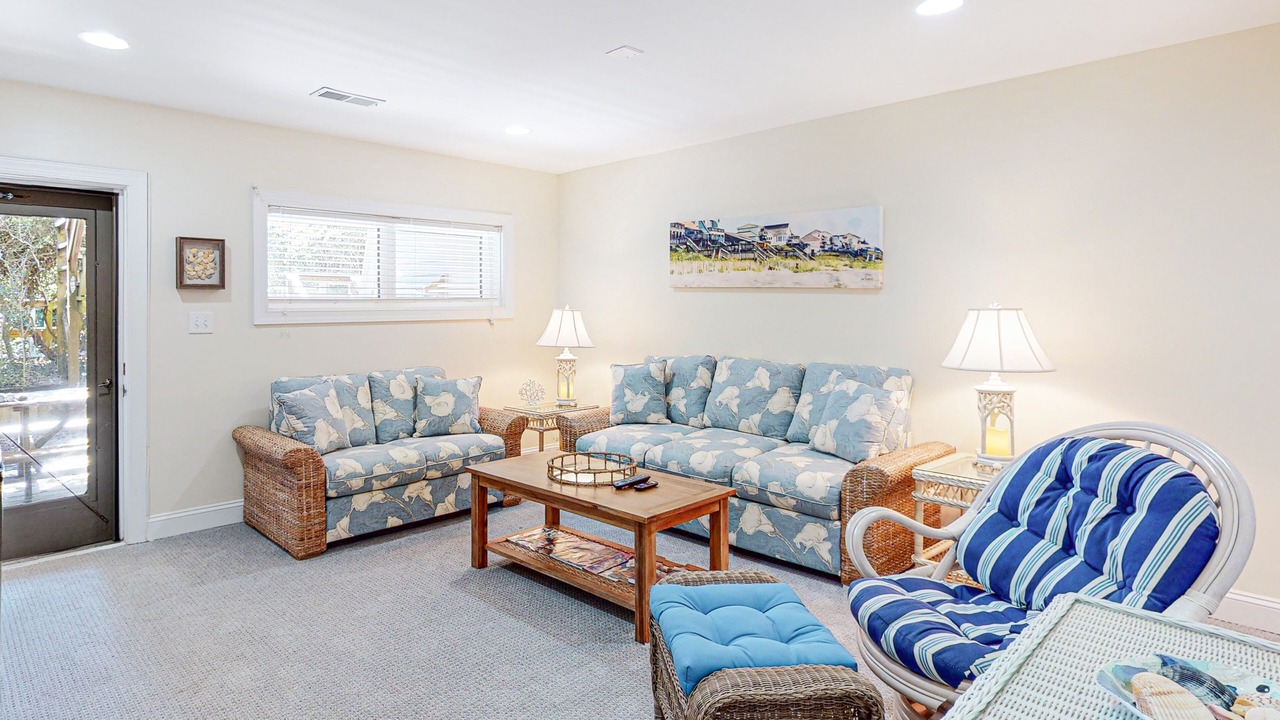 Photo of Livingroom in Pine Knoll Shores