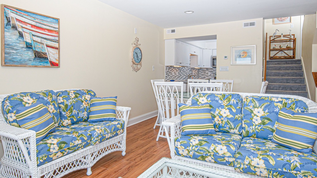 Photo of Livingroom in Pine Knoll Shores