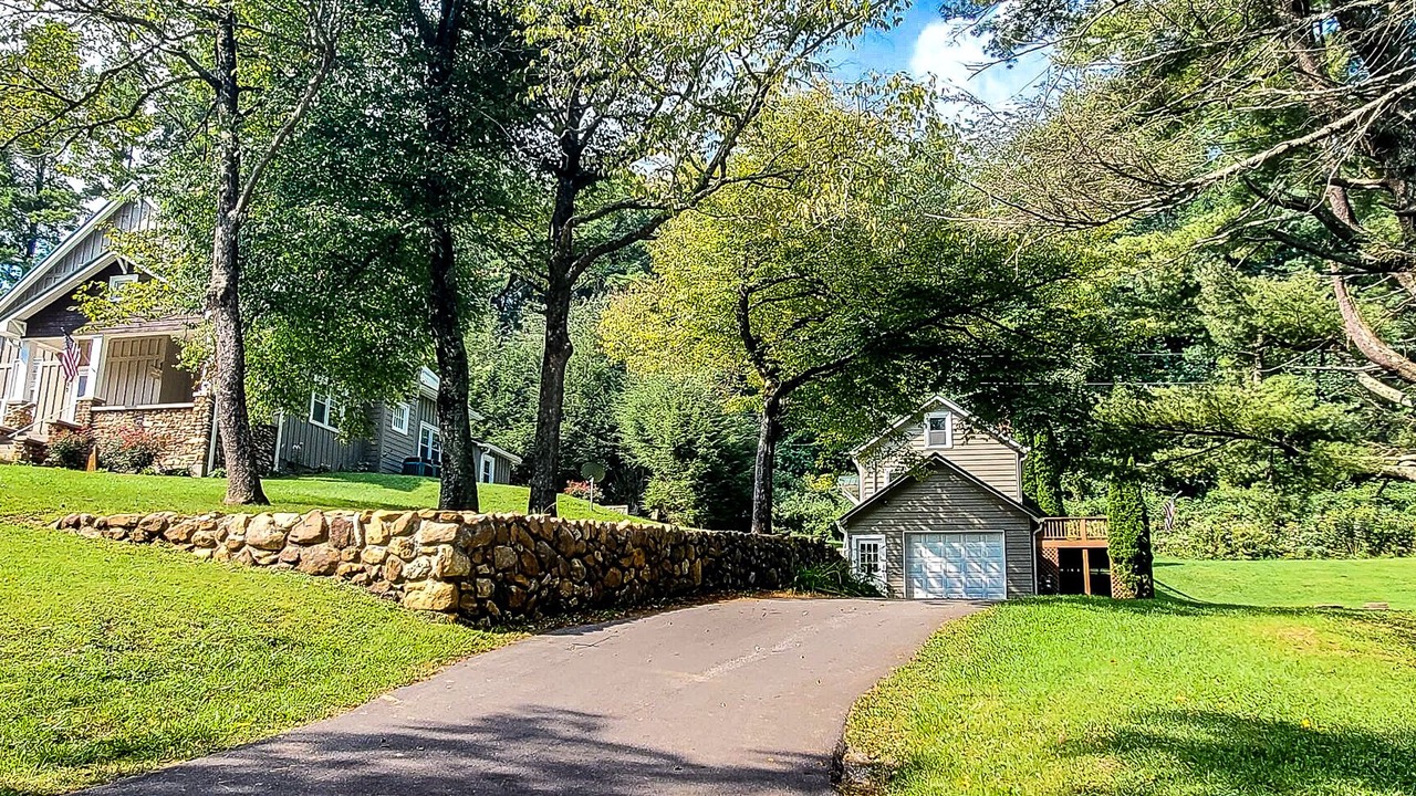 Photo of Outdoor in West Jefferson