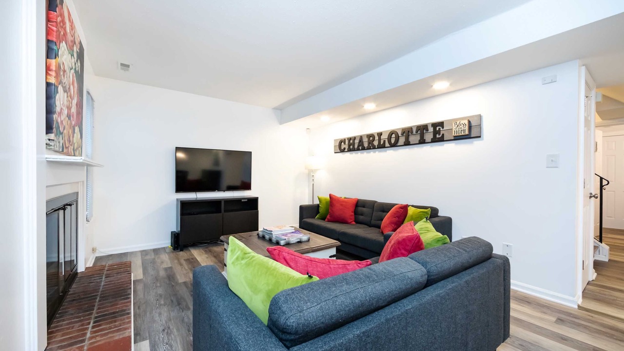 Photo of Livingroom in Raintree