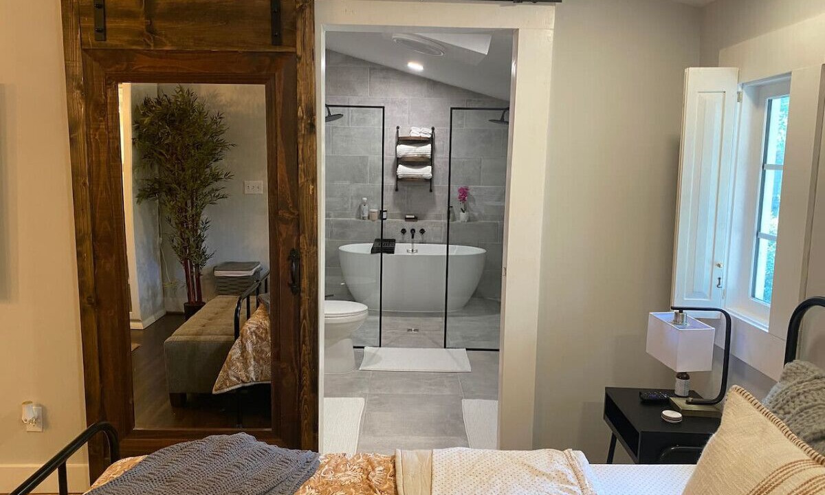 Photo of Bedroom in Crestline Heights