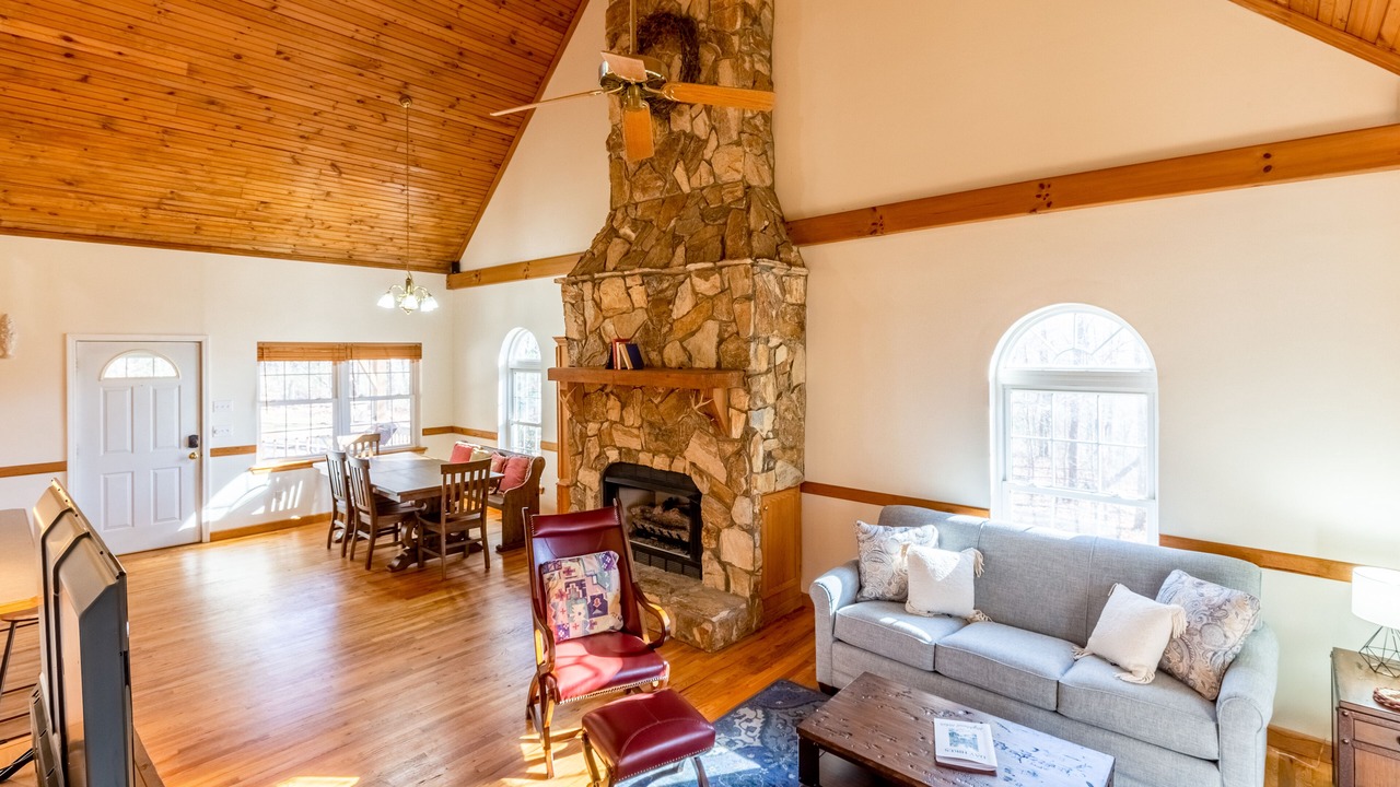 Photo of Livingroom in Scaly Mountain