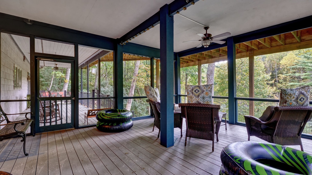 Photo of Patio Balcony in Sapphire