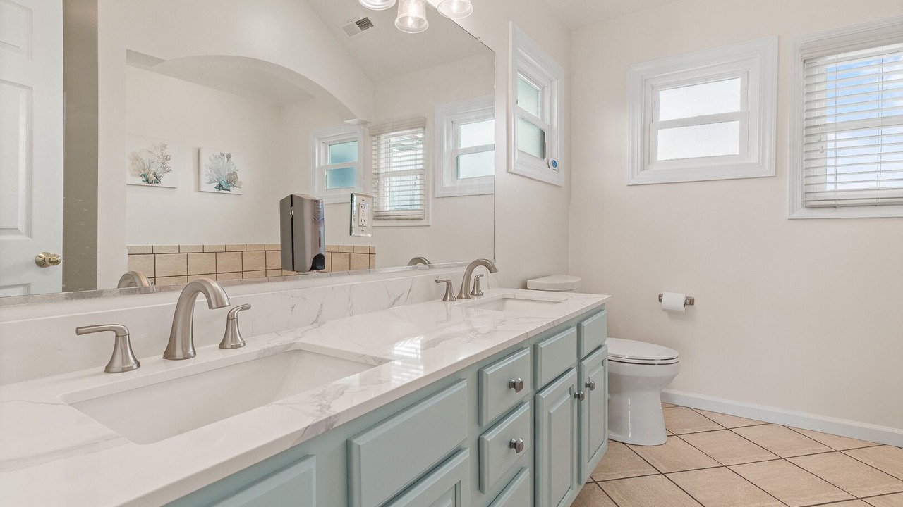 Photo of Bathroom in Manteo