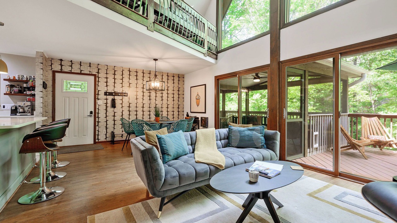 Photo of Livingroom in Northwest Raleigh