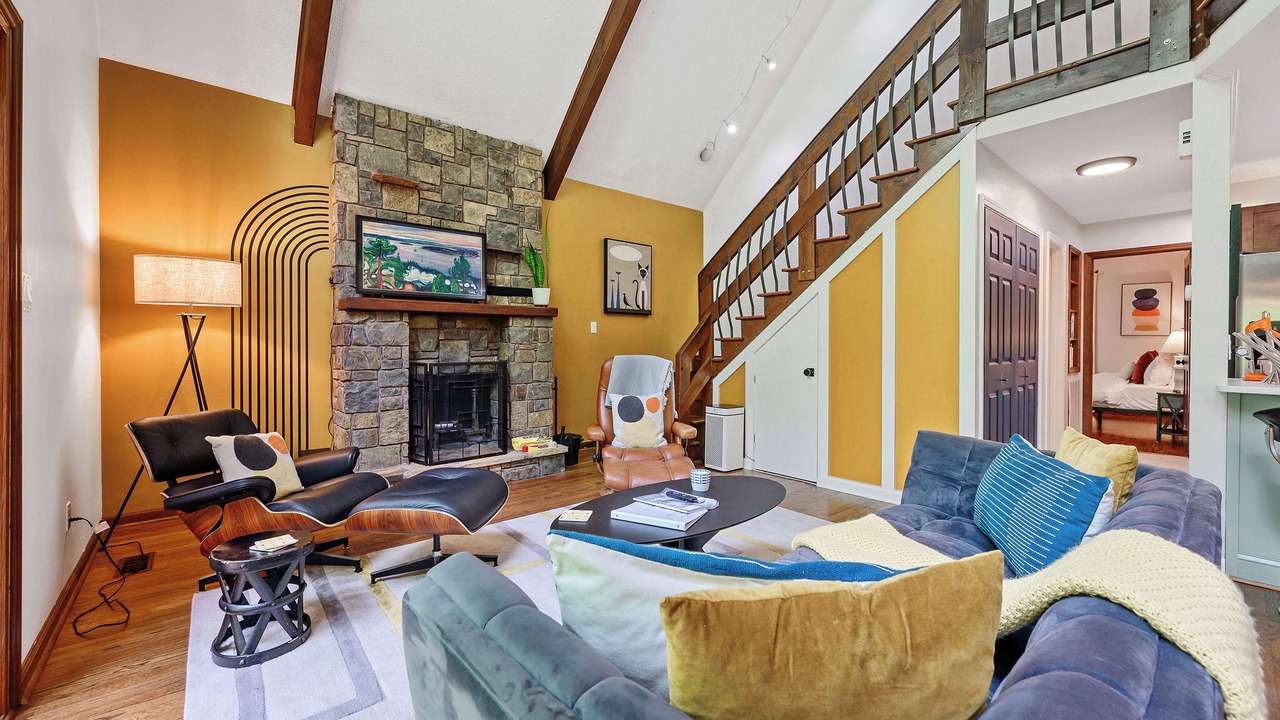 Photo of Livingroom in Northwest Raleigh