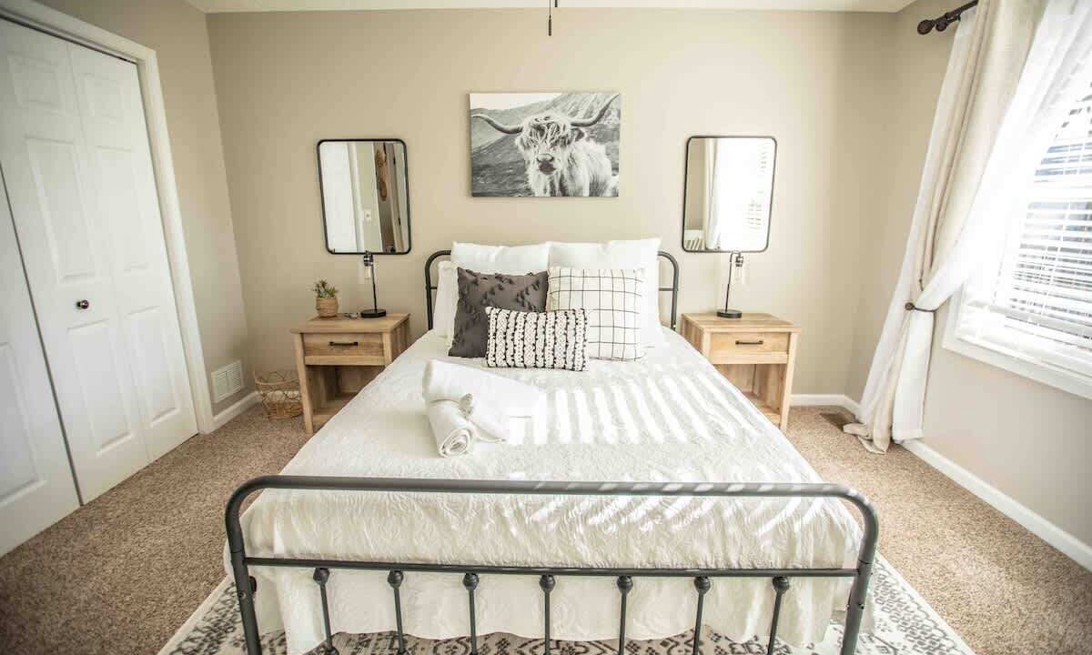 Photo of Bedroom in Hendersonville
