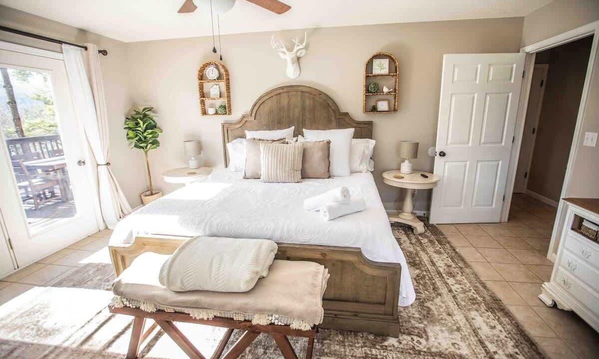 Photo of Bedroom in Hendersonville