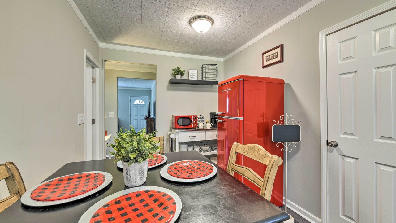 Photo of Livingroom in Yadkinville