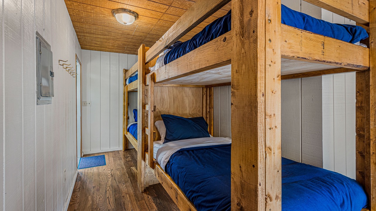 Photo of Bedroom in Lake Sequoyah