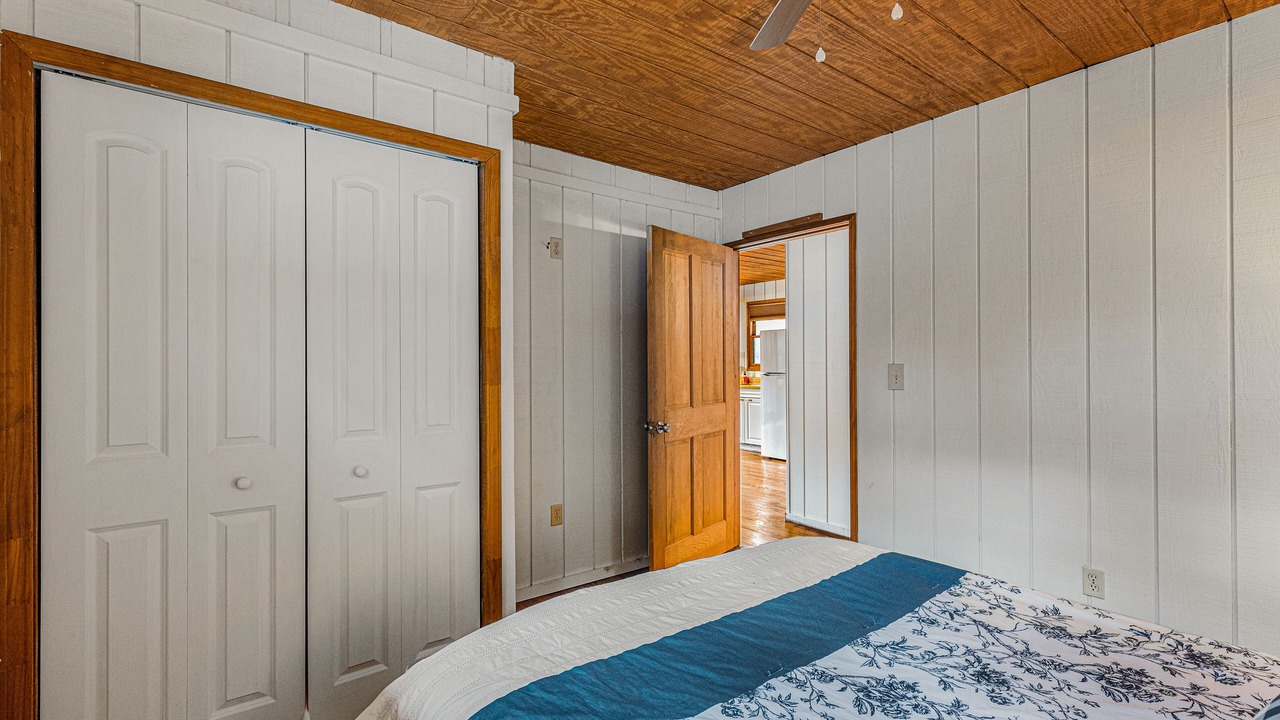 Photo of Bedroom in Lake Sequoyah