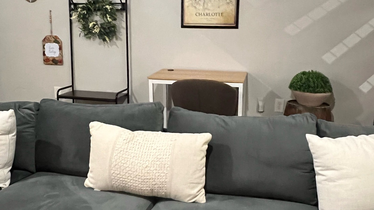 Photo of Livingroom in First Ward