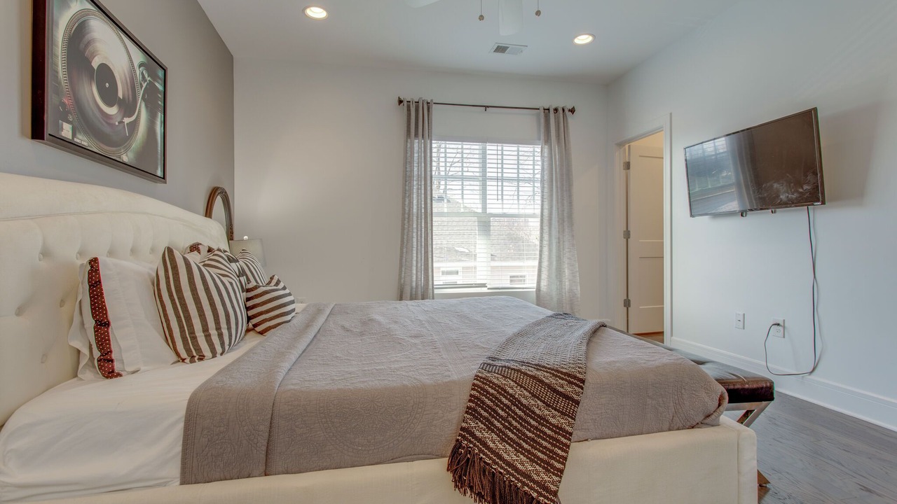 Photo of Bedroom in Historic Waverly