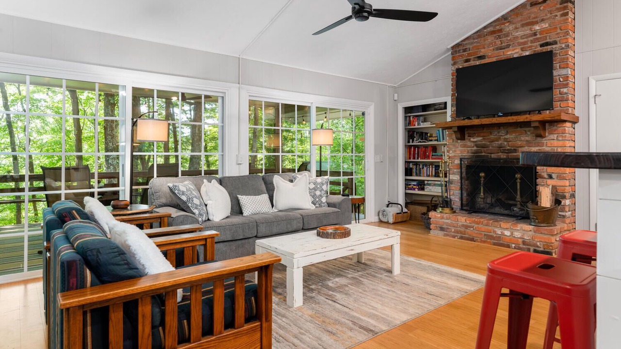 Photo of Livingroom in Lake Toxaway